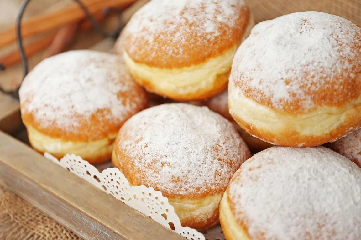 Pfannkuchen mit Puderzucker